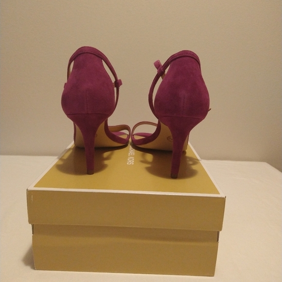 Micheal Kors Garnet Leather Simone Mid Sandals - Picture 6 of 12